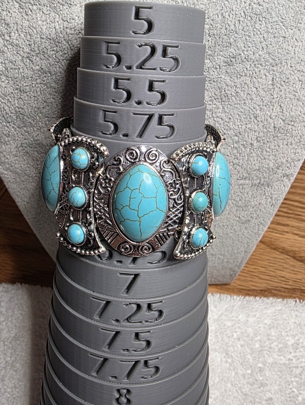 Wide Southwestern Dyed Howlite Stone Panel Stretch Bracelet Silver-Tone - Picture 5 of 6